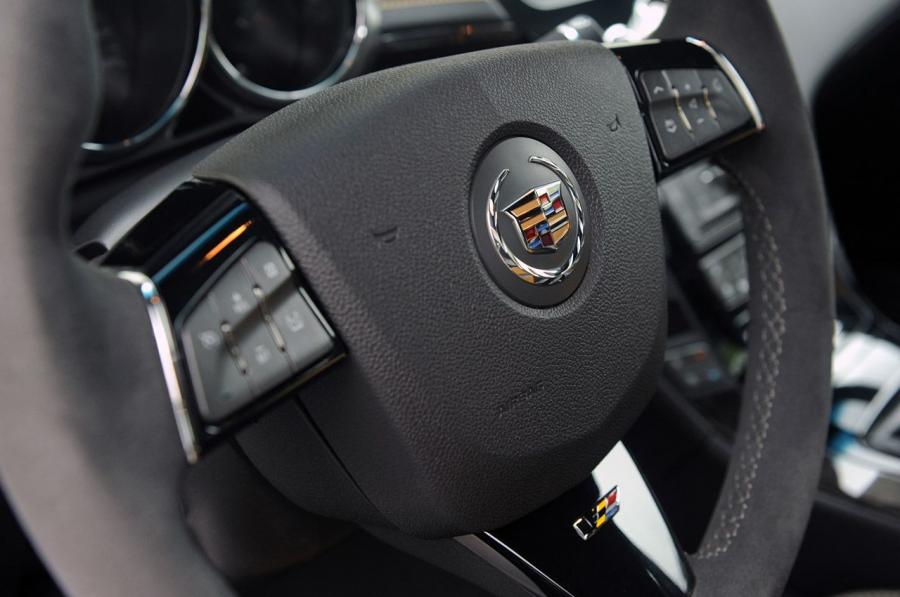  Cadillac CTS-V Coupe 2011 года  (фото 31 из 71)